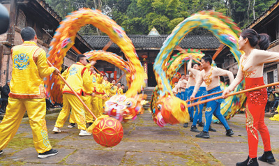 “龙狮”舞进农家院