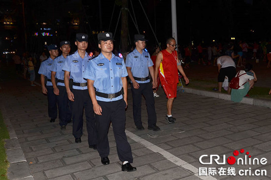 已过审【区县联动】【永川】永川民警展现高温下最美“警色”