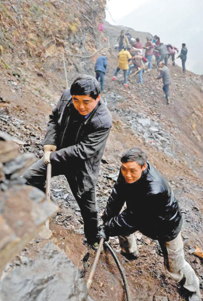 深山凿出脱贫路——记湖北建始县店子坪村支书王光国