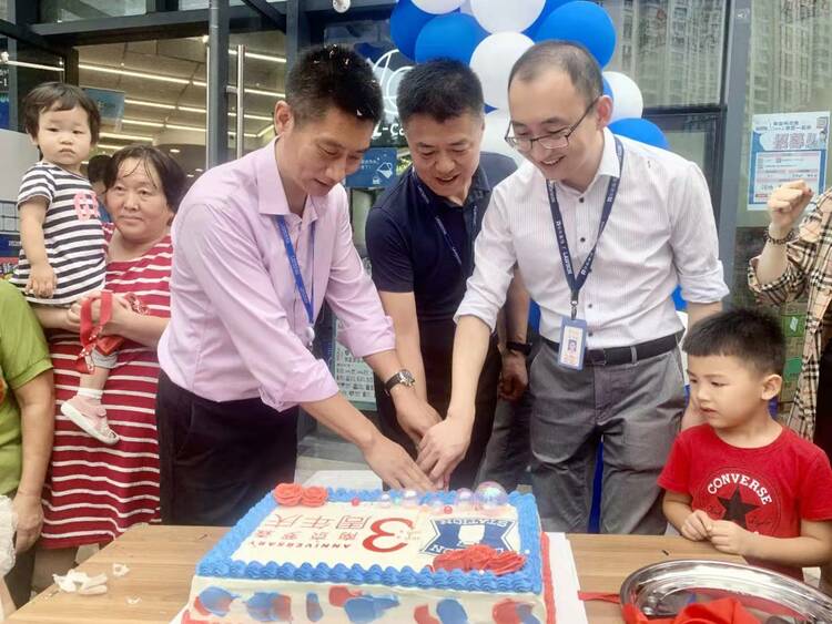 （B 财经图文 三吴大地南京 移动版）南京罗森迎三周年店庆 让城市生活更美好