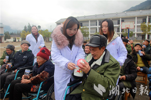 巴东：免费赠饮防流感汤剂