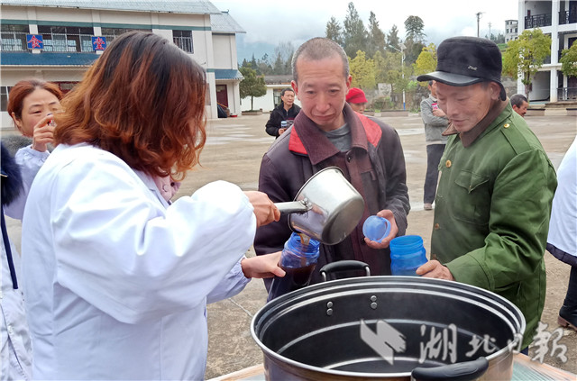 巴东：免费赠饮防流感汤剂