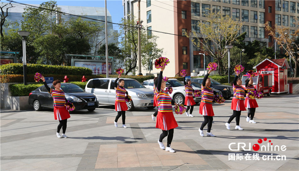 青岛市市南区老人丰富多彩的社区生活