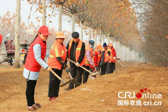 【河南在线-文字列表】【移动端-新闻列表带图】平顶山宝丰：美化道路保畅通