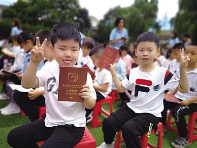 别样“入学礼”让萌娃熟悉校园生活