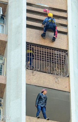 内地妇人赴港讨债情绪激动 12楼站11小时