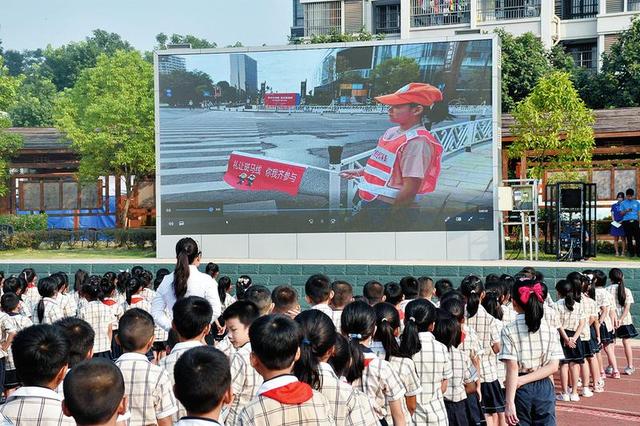 传承红色基因 争做新时代好少年 ——南宁市中小学开学典礼精彩纷呈