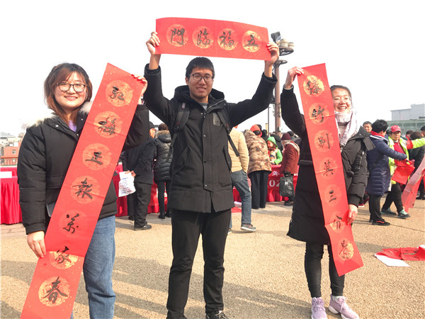 【中首  陕西】喜迎新年 西安市临潼区书法家现场泼墨送年福