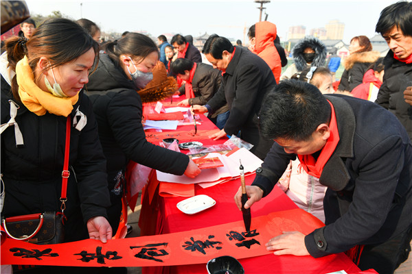 【中首  陕西】喜迎新年 西安市临潼区书法家现场泼墨送年福