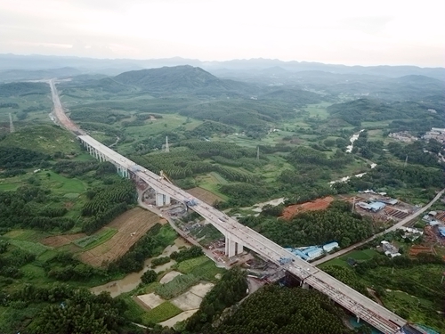 广西在建最大跨径连续刚构桥平陆运河特大桥顺利合龙