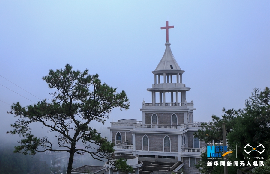 福州：雾笼鼓岭美若仙境