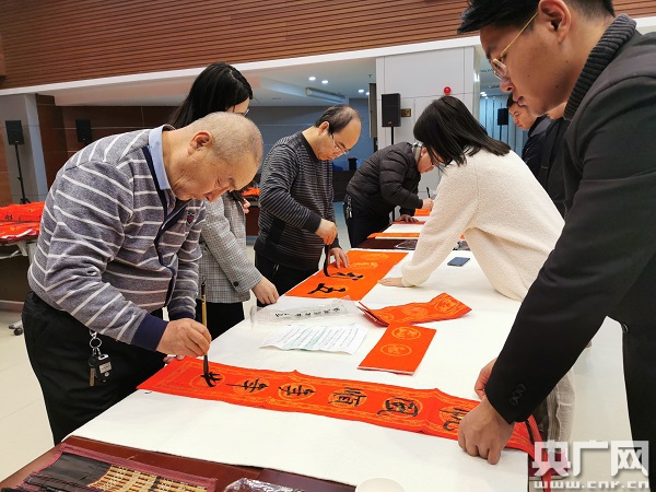 书法名家走进西安航空基地：“贺岁迎新年 春联送万家”写春联送祝福活动成功举办