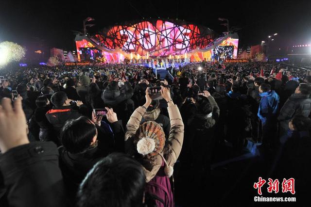 北京新年倒计时 奥运健儿齐聚鸟巢助力申冬奥