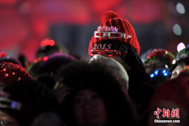 北京新年倒计时 奥运健儿齐聚鸟巢助力申冬奥