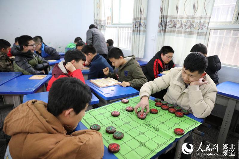 湖北鹤峰：下象棋打篮球 学生选课走班嗨翻校园