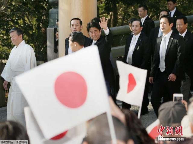 日本首相安倍晋三新年循例参拜伊势神宫