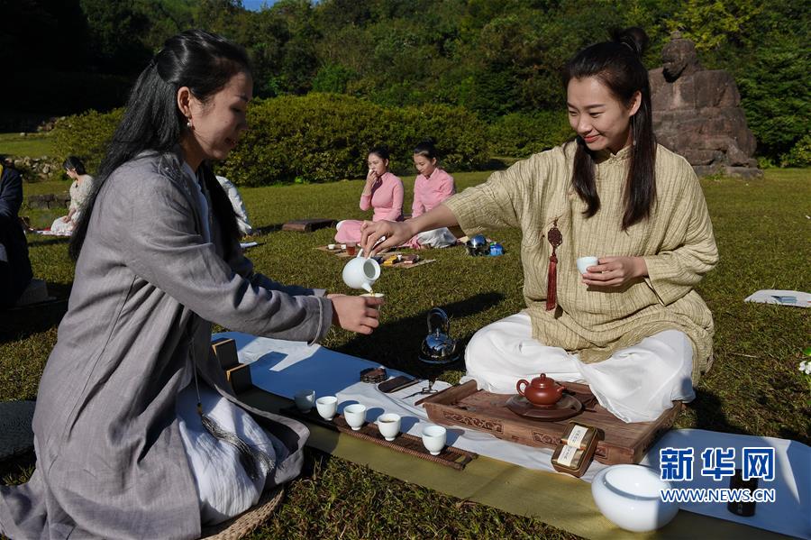 武夷山：户外茶席成时尚