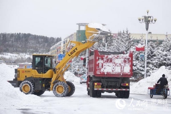 大兴安岭塔河县全力开展大规模清扫冰雪工作