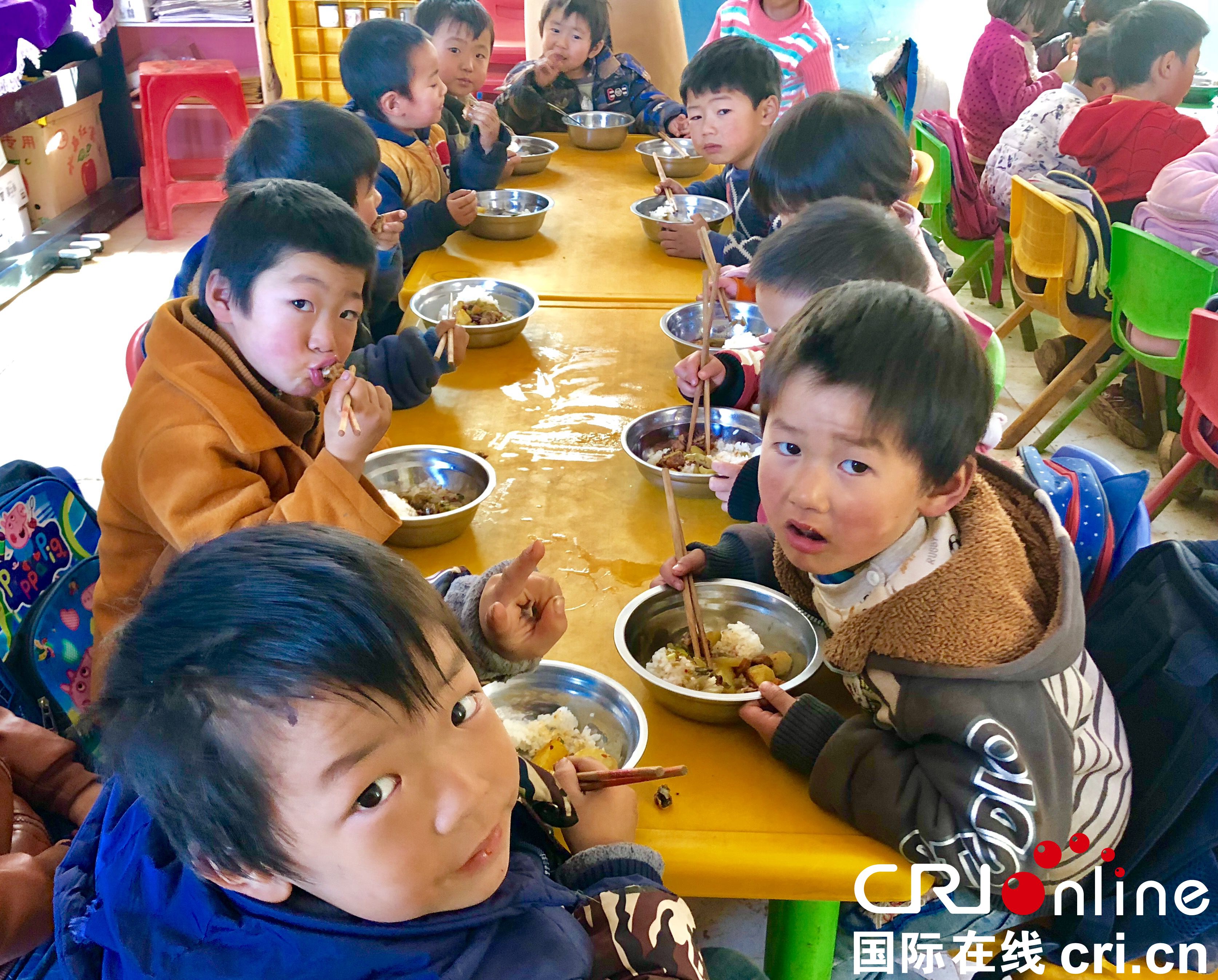 贵州：营养餐助力山区教育脱贫（组图）