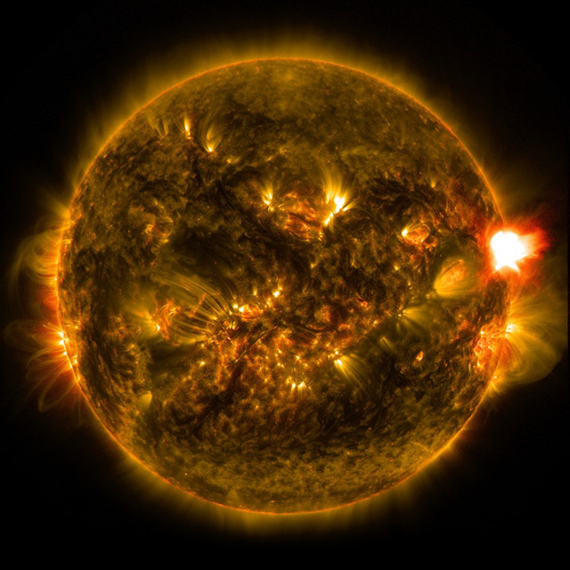 太阳爆发2015年首个中级耀斑 对地球无影响