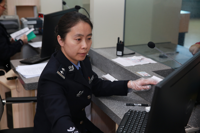 高墙内警花绽放展芳华  ——“三八节”访南宁监狱女警官