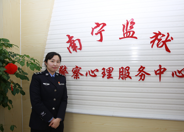 高墙内警花绽放展芳华  ——“三八节”访南宁监狱女警官