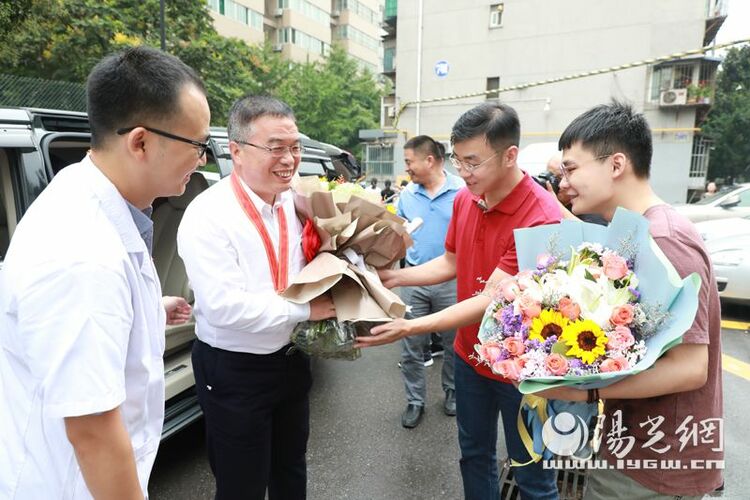 西安交大二附院医学生：要像老师一样担当使命