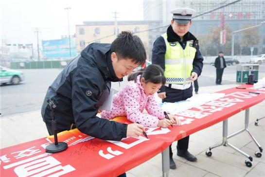 西安沣西交巡警开展“细节关乎生命 安全文明出行”主题活动