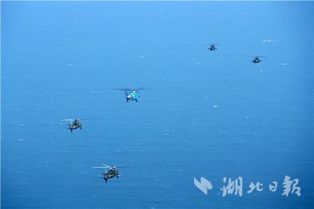 搏击海空！驻鄂空降兵跨昼夜高强度训练