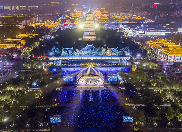 （备注  唯一的说法附链接）万人古典音乐盛典 2020西安交响乐团户外公演在大雁塔举行