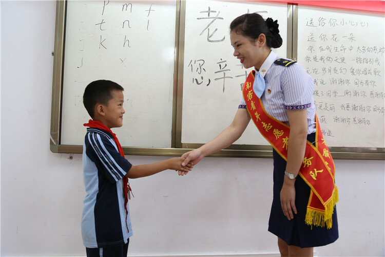 （有修改）【B】中国铁路南宁局集团：教育扶贫圆学子梦