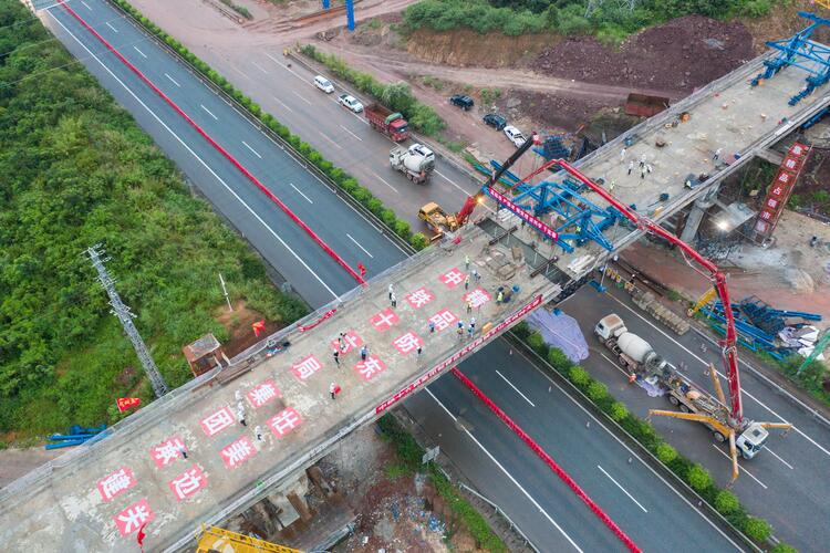 （有修改）【B】中越互联互通国际通道防东铁路首座特大桥合龙