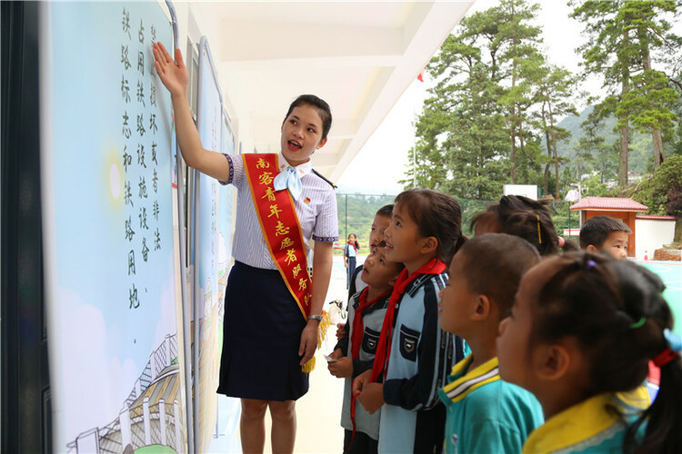 （有修改）【B】中国铁路南宁局集团：教育扶贫圆学子梦