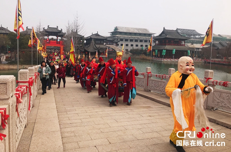 开封朱仙镇举行送“灶王”祭“灶神”传统巡游仪式