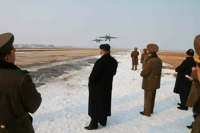 金正恩指导空军战斗机飞行训练