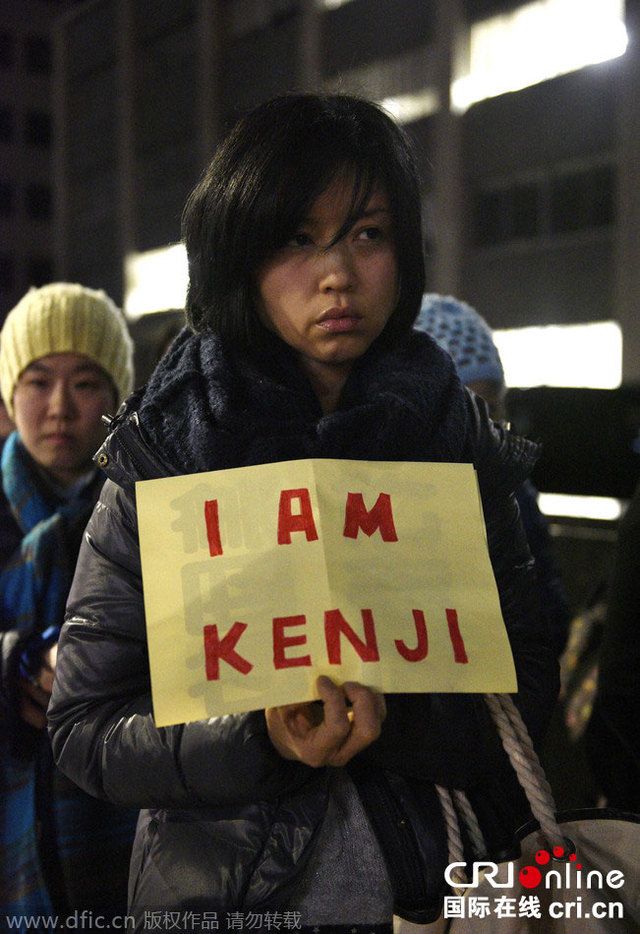 日本民众街头抗议 要求安倍解救遭绑架人质