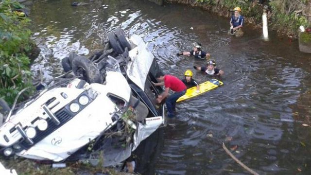 巴拿马一辆客车坠入山沟 6人死亡20人受伤