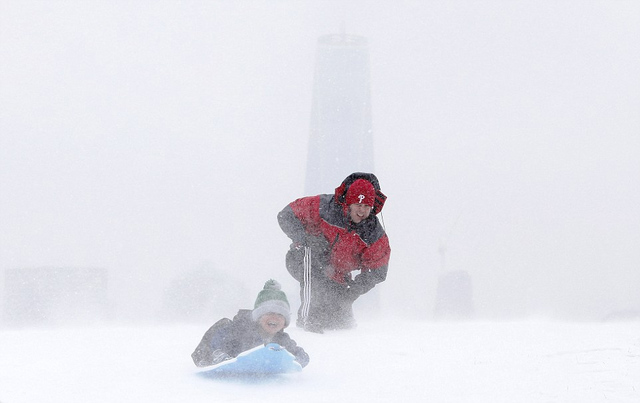 暴风雪袭击美国东部 纽约市进入紧急状态