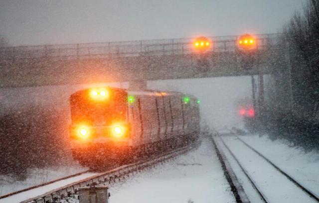 暴风雪袭击美国东部 纽约市进入紧急状态