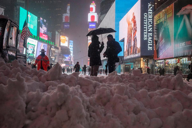 暴风雪袭击美国东部 纽约市进入紧急状态