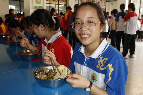 广西毛南族整族脱贫，在新的起点上奔向美好新生活