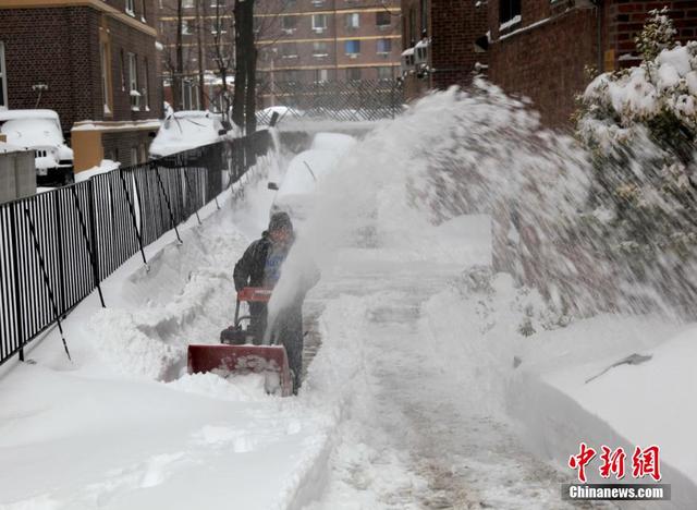 美国大雪过后民众自娱自乐嗨翻天