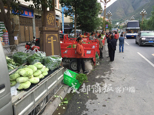 九寨沟县城，震后第一个清晨(组图)