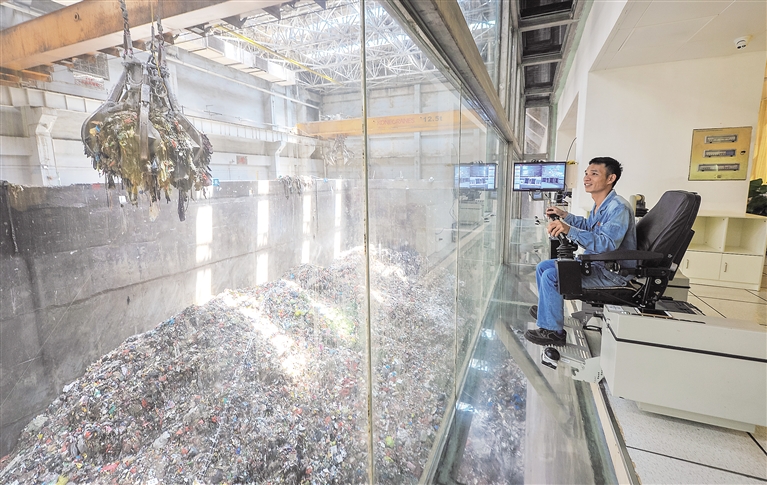 【焦点图】【即时快讯】海口生活垃圾焚烧发电厂：每日处理垃圾2400吨