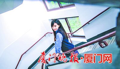 “厦门最美校服女生”网上走红 保送复旦