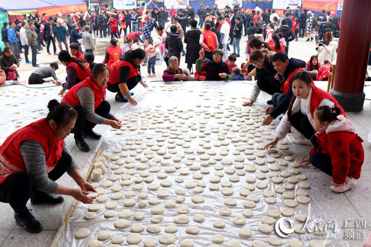 广西恭城：糍粑飘香 年味渐浓