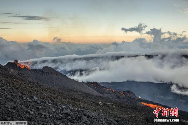 留尼旺岛富尔奈斯火山开始喷发