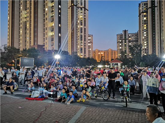 平台问题 昨日稿件重传（B 教育列表 三吴大地南京 移动版）南京市下庙社区：露天电影进社区 携手共创文明城