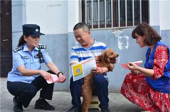 平台问题 昨日稿件重传（B 平安江苏列表 三吴大地苏州 移动版）苏州社区民警彭美琳：脚踏实地办实事