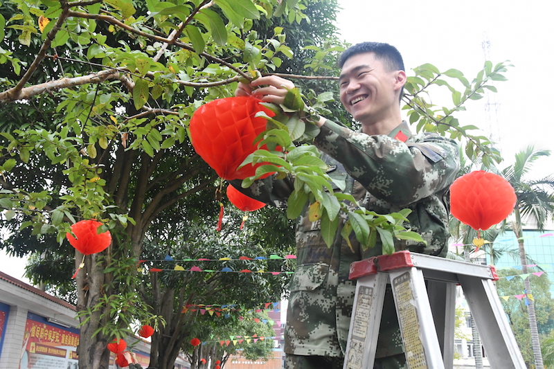 中越边境张灯结彩迎广西60周年大庆